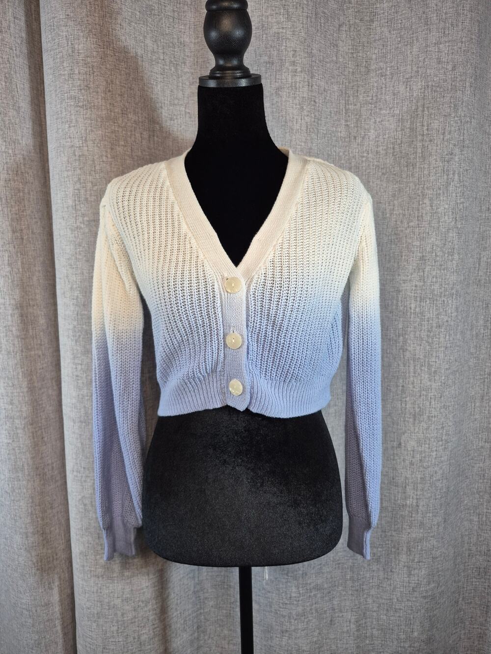 No Comment NWT Cropped Knit Cardigan White V-Neck Button Front Size Medium